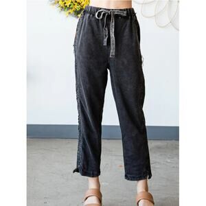 Oli & Hali Mineral Washed Contrast Detail Cropped Sweatpants Medium Black